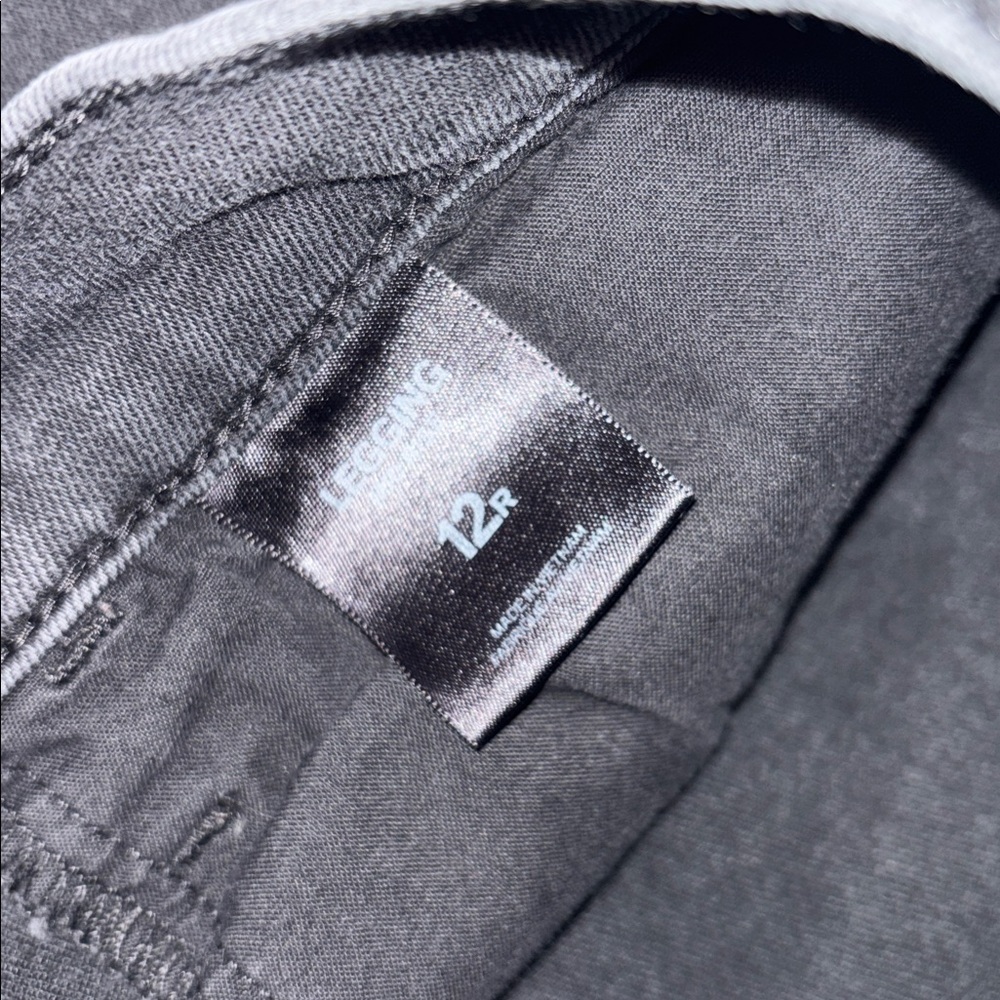 Distressed Jeans - Picture 4 of 5